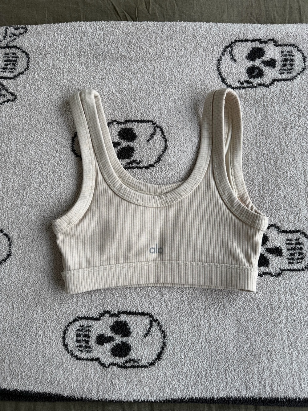 Alo Ribbed Scoop Sports Bra in Ivory